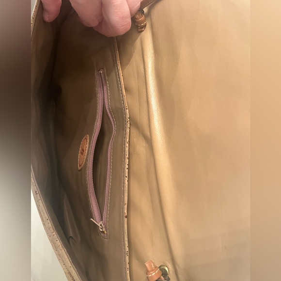 Unique purse-cork like material - Picture 6 of 9